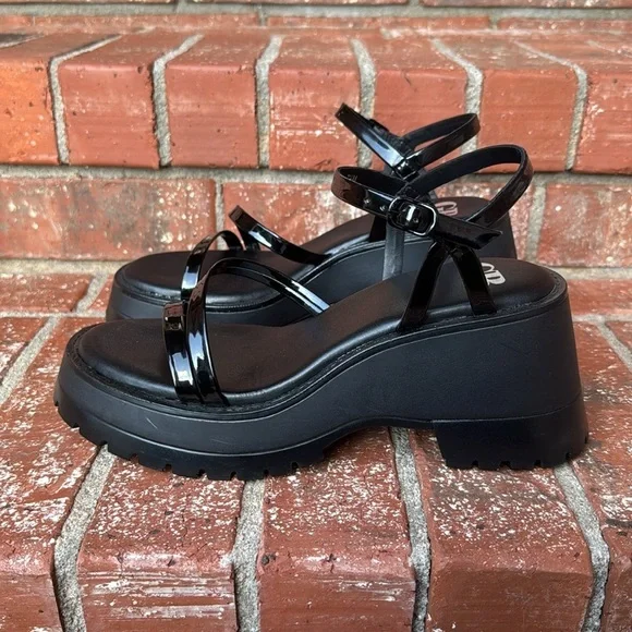 Gianni Bini GB Wildchild Black Platform Sandals Lug Sole Women's Size 7.5 - Picture 3 of 9